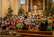 Sraz ráno na faře, požehnání v kostele a pak pořádná šichta. Tříkráloví koledníci se opět činili