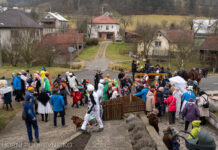 Fašank na Všemině: průvod dorazil na prostranství plné dobrot a dobré nálady