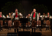 Opět po roce: Valašské setkání dechovek ve Fryštáku zaplnilo kulturní dům