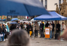 Vizovice si připomněly oběti holocaustu osazením kamenů zmizelých a čtením jmen