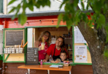 Slunečné čtvrteční odpoledne v Berušce. Rodinný den přinesl hry pro děti i nový coffee stánek