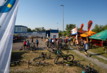 Ani rekordní vedro je nezastavilo. Na kole po stopách Tour de Beer vyrazilo z Březové 350 účastníků